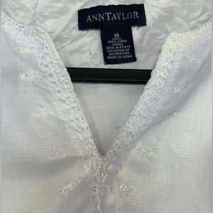 Ann Taylor White Linen V neck top,lined 100 acetate, side zipper. Embroidered.
